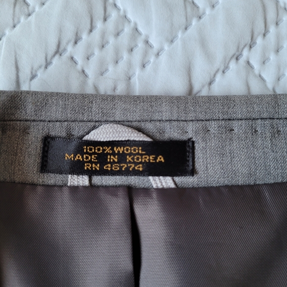 Vintage Oleg Cassini 2-Piece Silver Gray Suit, From The Cassini Gold Line - Picture 4 of 16